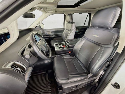 Used 2025 Ford Expedition Max Platinum AWD/4WD image 2