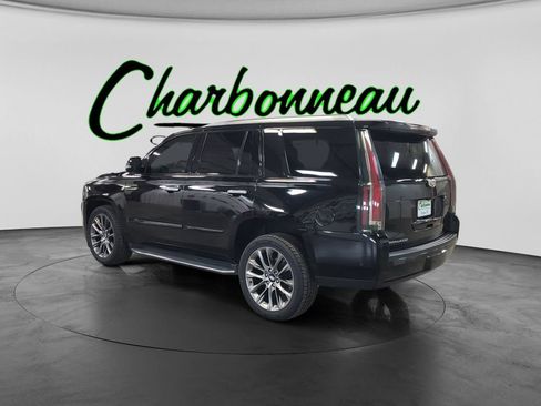 Used 2019 Cadillac Escalade Luxury w/ Escalade Sport Edition AWD/4WD image 3
