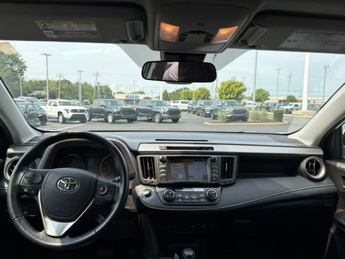 Used 2018 Toyota RAV4 XLE AWD/4WD image 13