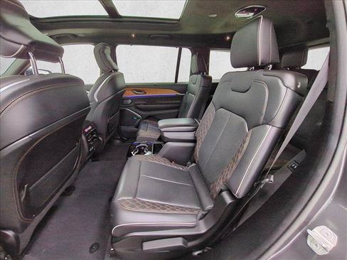 Used 2023 Jeep Grand Cherokee L Summit AWD/4WD image 22