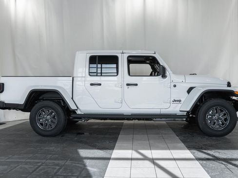 New 2026 Jeep Gladiator Sport image 3