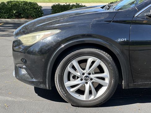 Used 2017 INFINITI QX30 Premium w/ Navigation Package FWD image 11