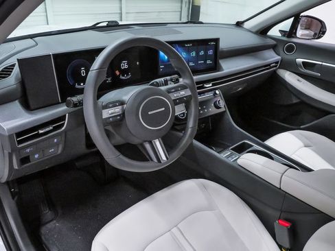Certified 2026 Hyundai Sonata SEL FWD image 2
