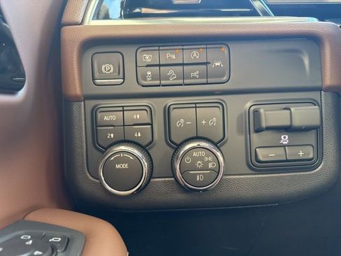 New 2026 Chevrolet Suburban High Country w/ Sun And Tow Package AWD/4WD image 12