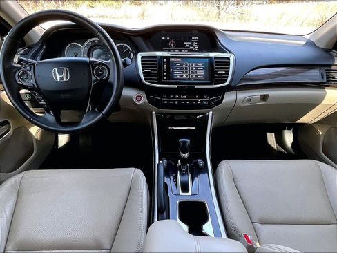 Certified 2017 Honda Accord EX-L image 21
