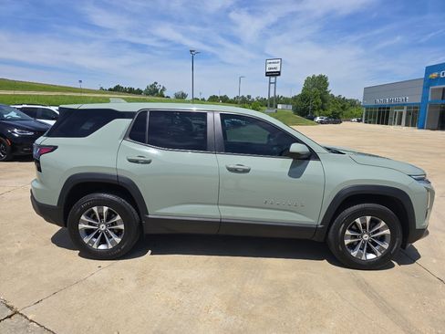 Used 2025 Chevrolet Equinox LT w/ Safety and Technology Package FWD image 4