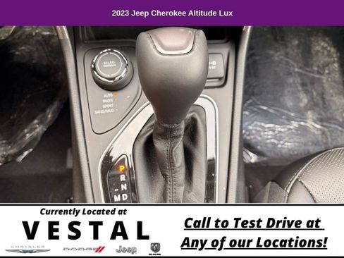 Used 2023 Jeep Cherokee Altitude Lux image 19