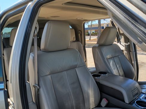 Used 2017 Lincoln Navigator L Select image 19