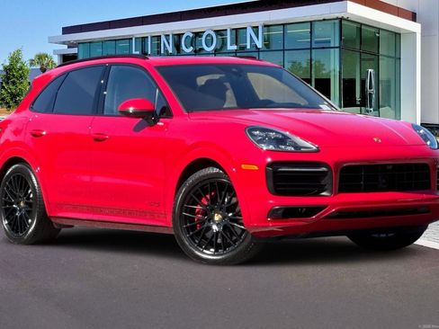 Used 2022 Porsche Cayenne GTS AWD/4WD image 2