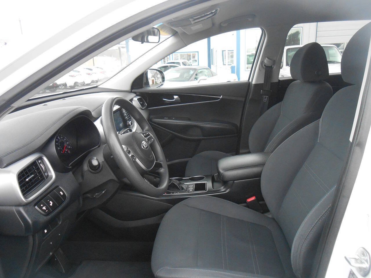 Used 2019 Kia Sorento AWD V6 image 10