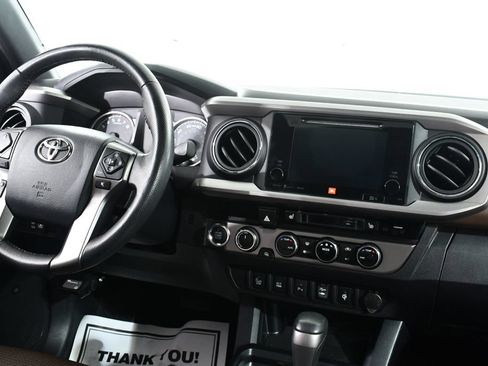 Used 2017 Toyota Tacoma Limited w/ Tow Package AWD/4WD image 8