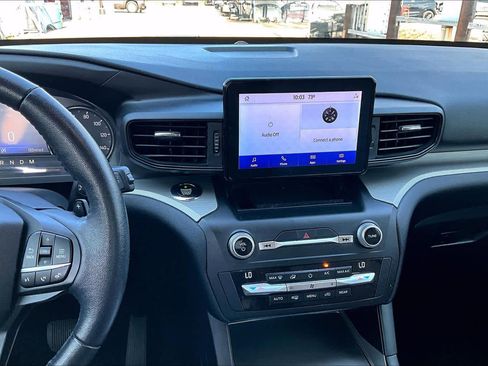 Used 2020 Ford Explorer XLT image 7