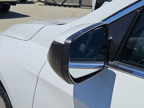 Used 2021 Chevrolet Malibu LT FWD image 19