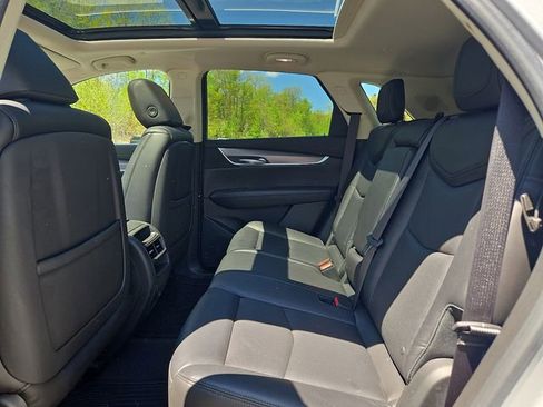 Used 2017 Cadillac XT5 Luxury w/ Driver Awareness Package AWD/4WD image 21