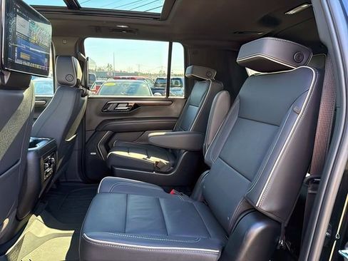 Certified 2025 Chevrolet Suburban Premier image 25