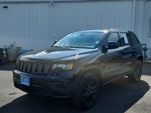 Used 2018 Jeep Grand Cherokee Altitude AWD/4WD image 1