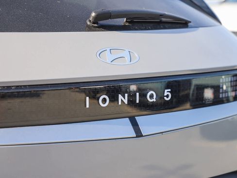 New 2026 Hyundai Ioniq 5 SEL image 10