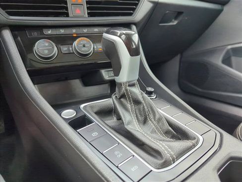 Used 2024 Volkswagen Jetta SE FWD image 13