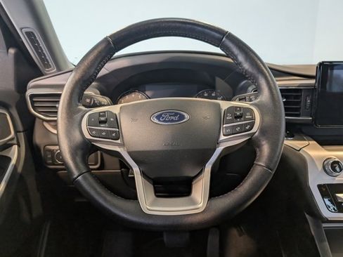 Used 2022 Ford Explorer XLT w/ Equipment Group 202A image 12