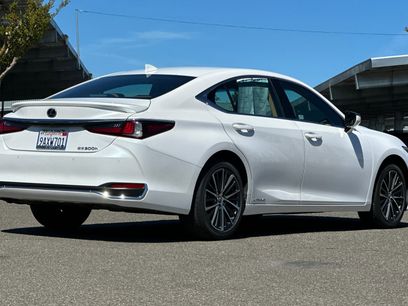 Used 2022 Lexus ES 300h w/ Premium Package