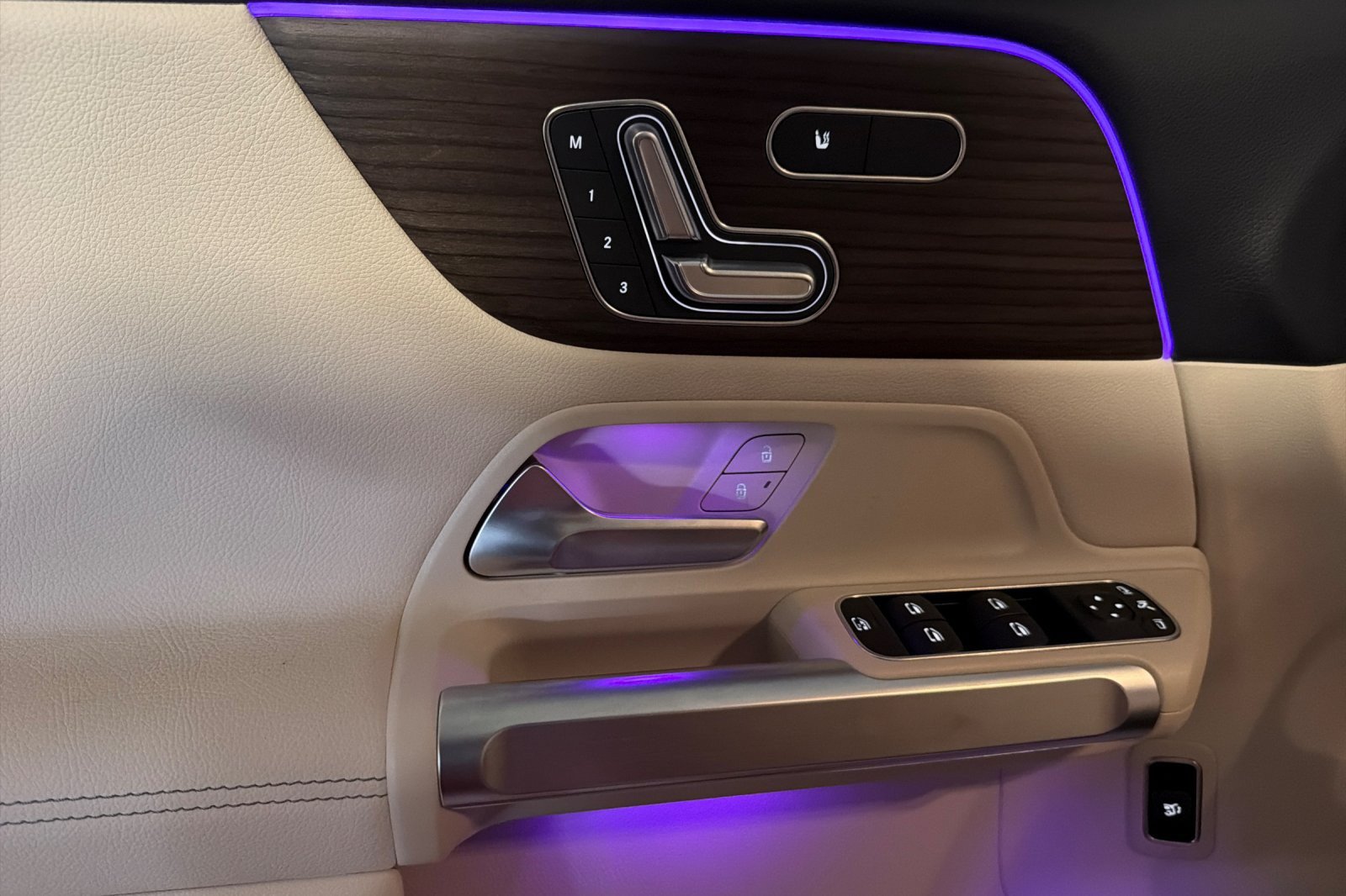 New 2026 Mercedes-Benz GLB 250 image 10