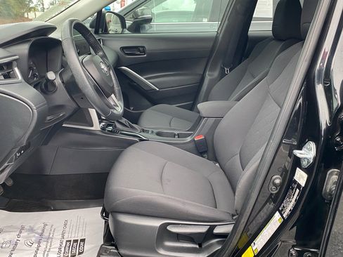 Used 2023 Toyota Corolla Cross LE image 5