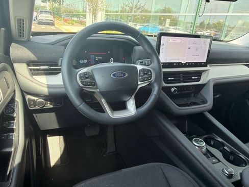 Used 2026 Ford Explorer Active AWD/4WD image 17