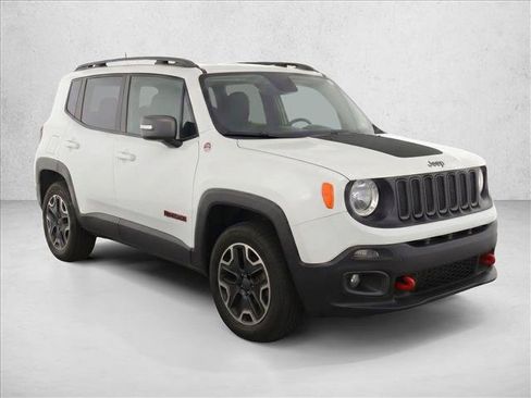 Used 2017 Jeep Renegade Trailhawk AWD/4WD image 3