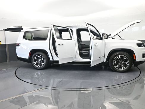 Used 2023 Jeep Wagoneer L Series III w/ Preferred Equipment Group image 38