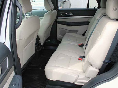 Used 2018 Ford Explorer XLT w/ Equipment Group 202A image 10