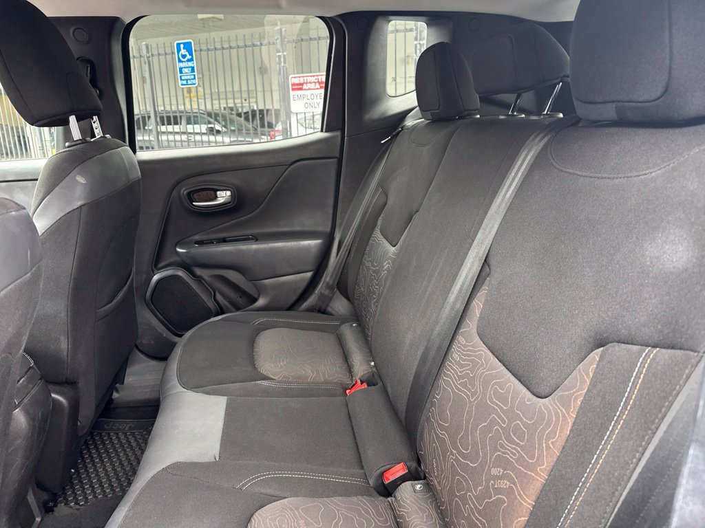 Used 2023 Jeep Renegade Latitude AWD/4WD image 13