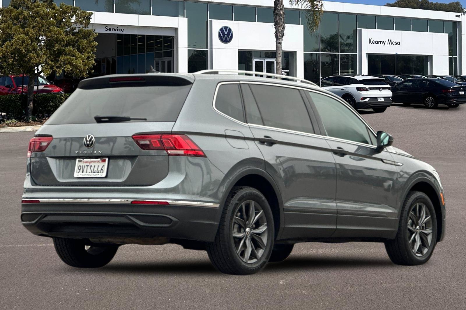 Used 2023 Volkswagen Tiguan SE FWD image 4