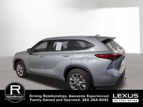 Used 2020 Toyota Highlander Limited AWD/4WD image 10