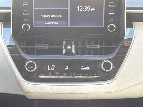 Used 2020 Toyota Corolla LE image 19