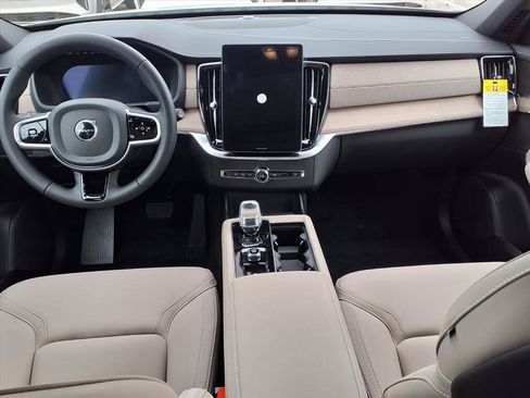 New 2026 Volvo XC90 B5 Core image 11