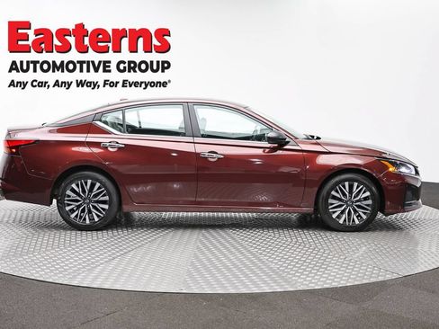 Used 2025 Nissan Altima 2.5 SV FWD image 4