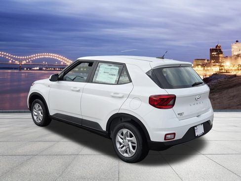 New 2026 Hyundai Venue SE image 3