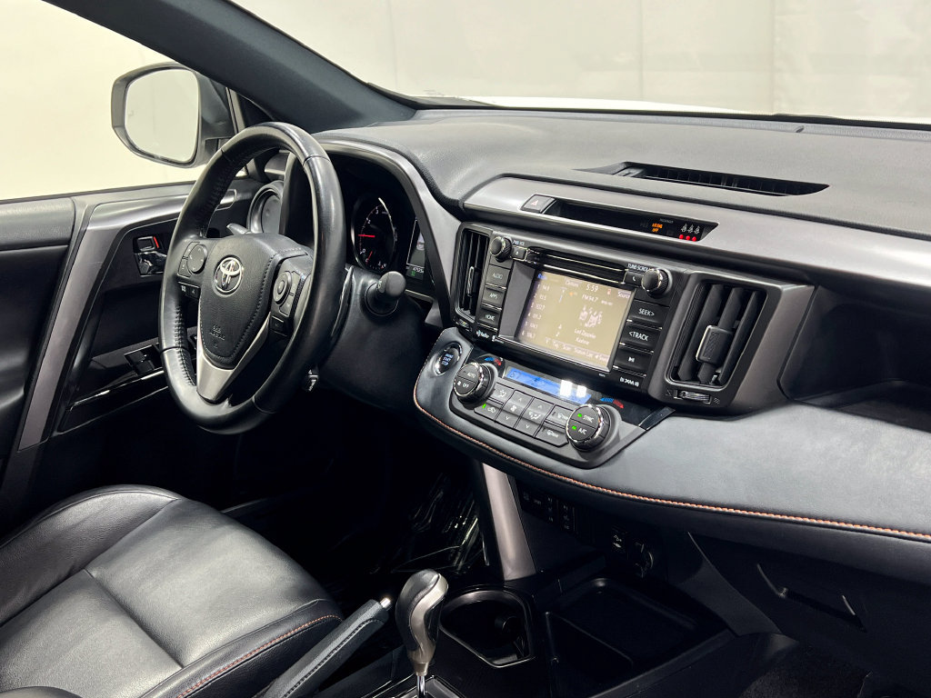 Used 2018 Toyota RAV4 SE w/ Power Extra Value Package AWD/4WD image 20