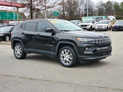 Used 2022 Jeep Compass Latitude image 1