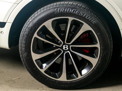 Used 2017 Bentley Bentayga image 19