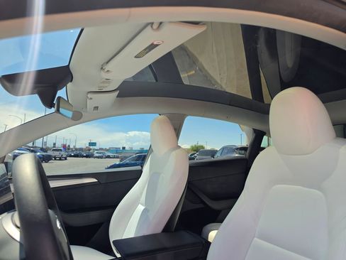Used 2024 Tesla Model Y Performance AWD/4WD image 11