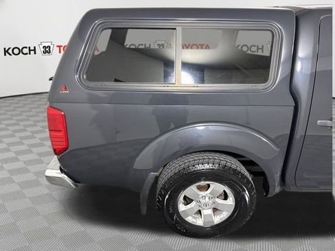 Used 2010 Nissan Frontier SE image 12