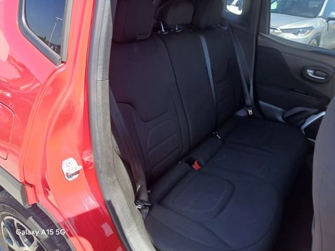 Used 2019 Jeep Renegade Latitude FWD image 12