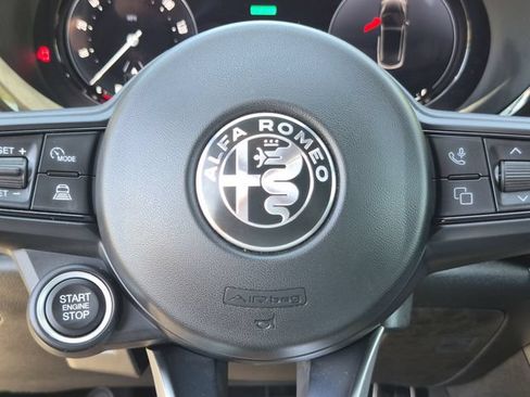 Used 2025 Alfa Romeo Tonale AWD/4WD image 37