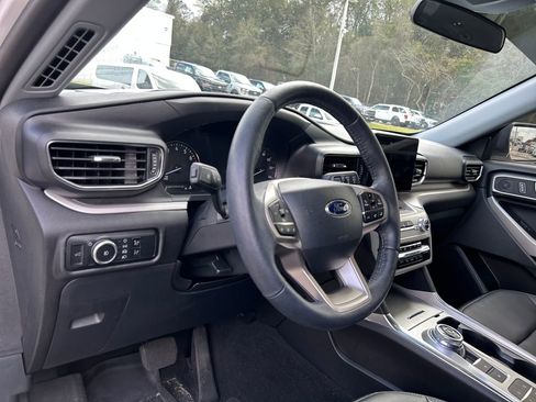 Used 2023 Ford Explorer XLT w/ Equipment Group 202A image 9
