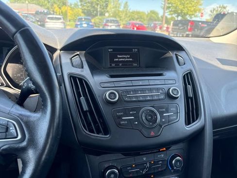 Used 2016 Ford Focus SE w/ SE Cold Weather Package FWD image 19
