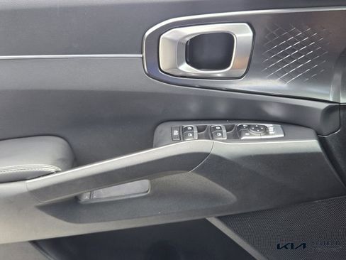 Certified 2025 Kia Sorento LX image 31