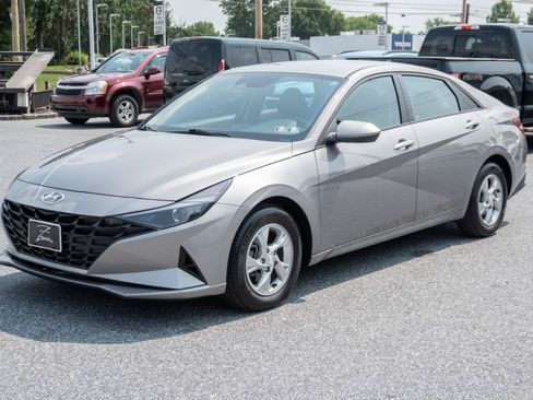 Used 2023 Hyundai Elantra SE FWD image 7