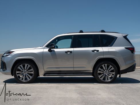 Used 2024 Lexus LX 600 4WD w/ Appearance Package image 6