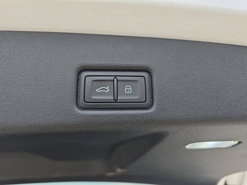 Used 2025 Audi Q5 Premium w/ Convenience Package AWD/4WD image 16